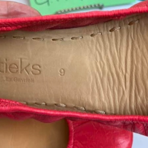 Tieks Size 9 in POPPY Includes Box, Flower, Bag - Picture 4 of 6